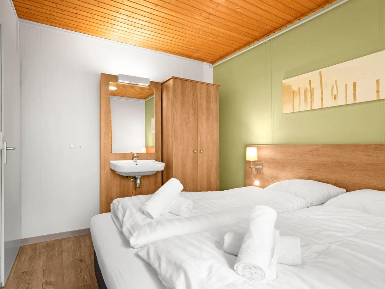 Luxury 4-Person Bungalow In The Holiday Park Landal Twenhaarsveld 霍尔顿 客房 照片