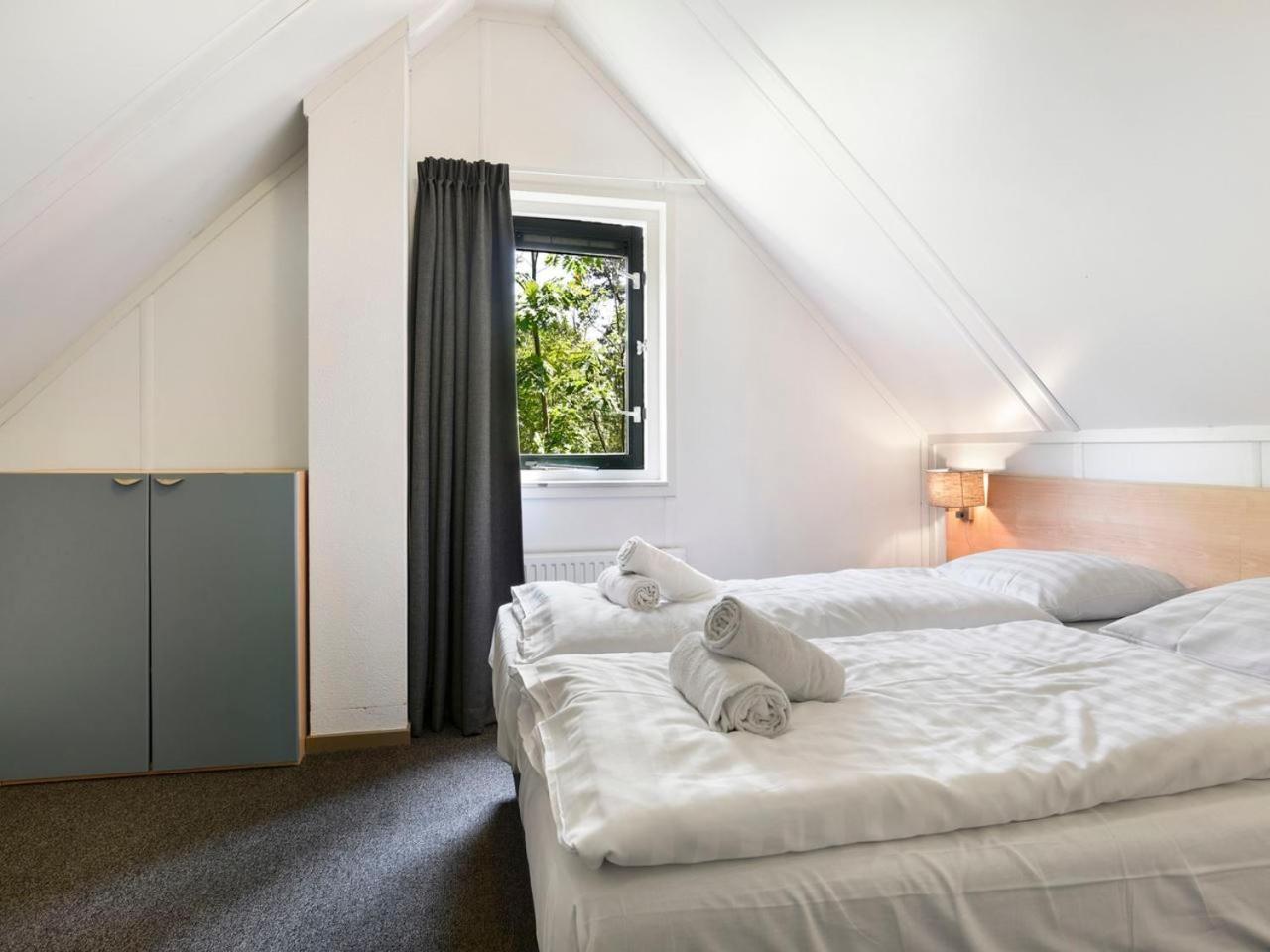 Luxury 4-Person Bungalow In The Holiday Park Landal Twenhaarsveld 霍尔顿 客房 照片