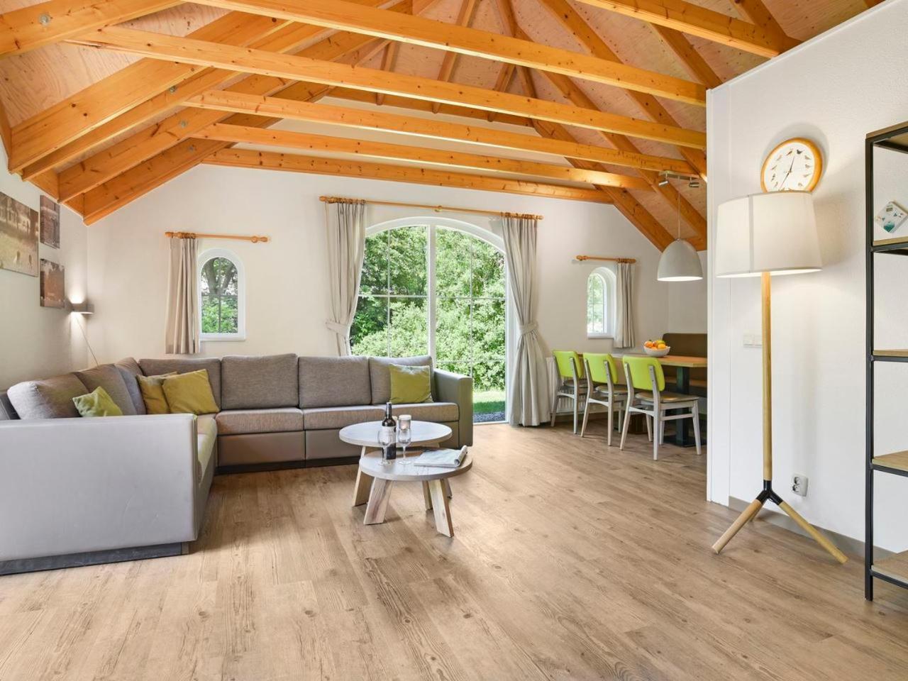 Luxury 4-Person Bungalow In The Holiday Park Landal Twenhaarsveld 霍尔顿 客房 照片